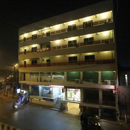 Hotel Multan Continental Exterior photo